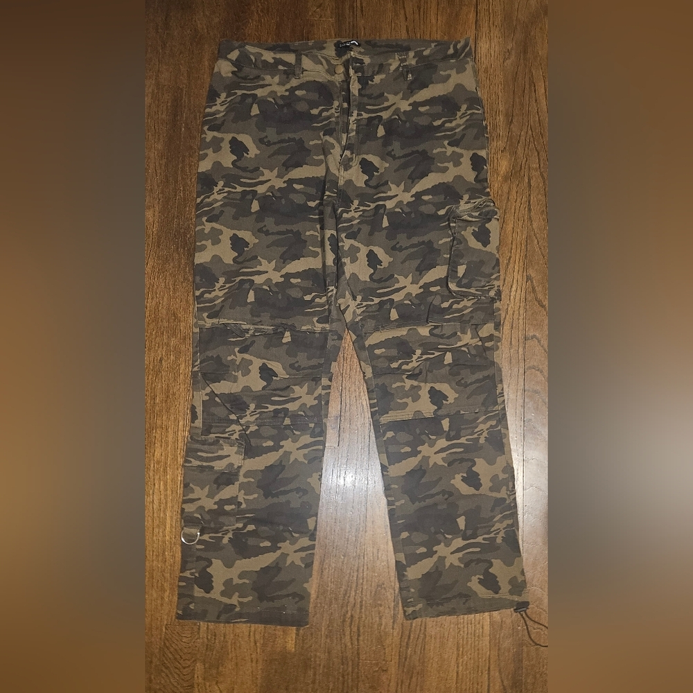 Fashion Nova Woman Plus Size Camo Cargo Pants in Olive and Brown Size 2X